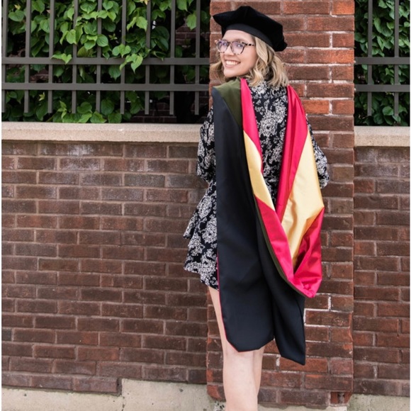 Meet Your Posher, Amber! - Picture 2 of 3